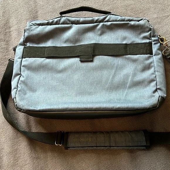 Samsonite Nylon Ripstop Messenger Bag - Picture 4 of 9